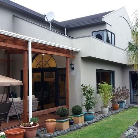 Hamilton East Homestay Екстер'єр фото